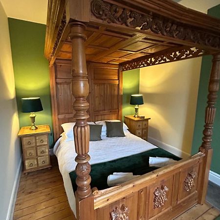 The Buxton Retreat A Luxurious 3-Storey Townhouse With Four Poster Bed And Double Jacuzzi Bath" ภายนอก รูปภาพ
