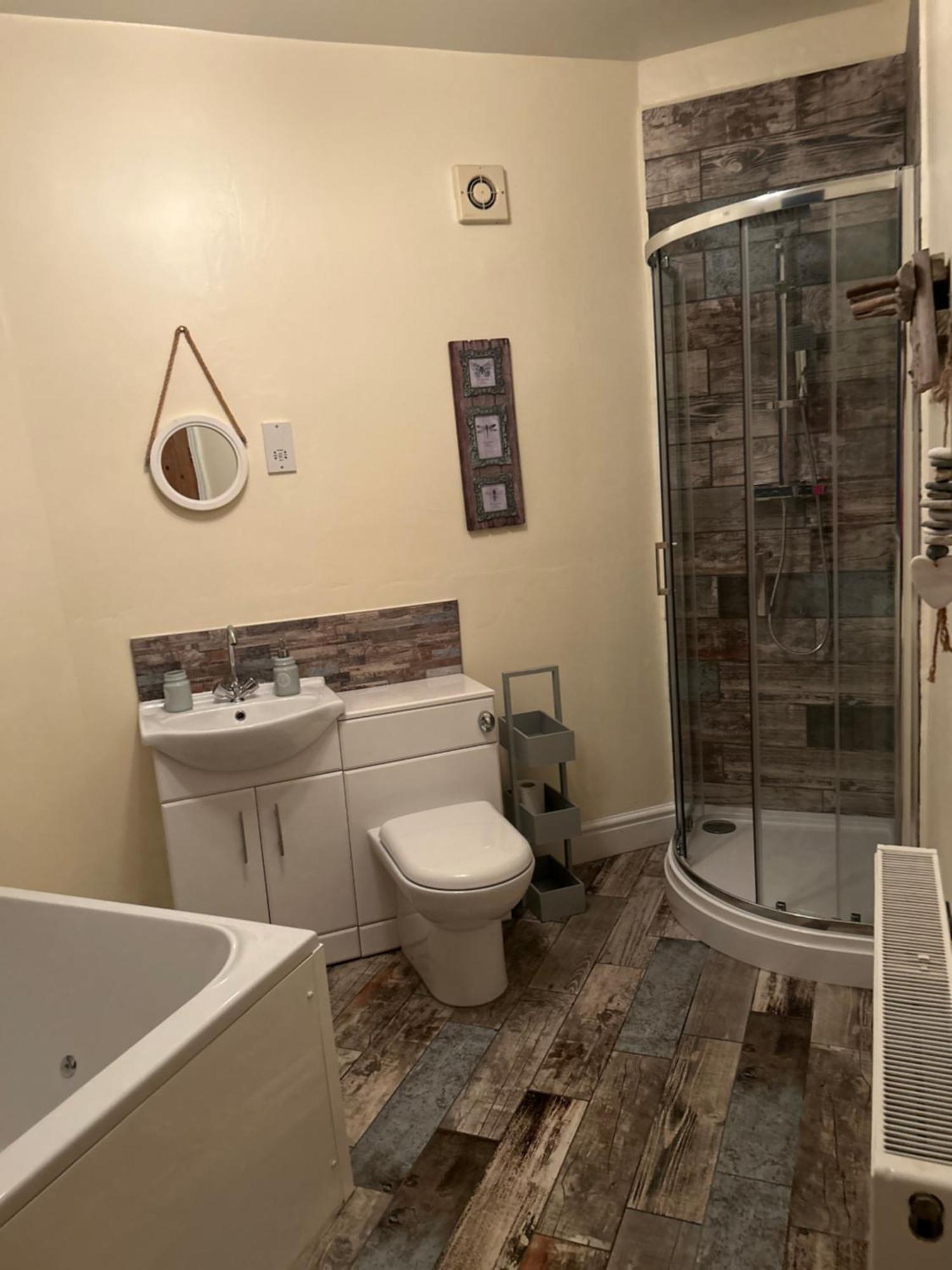 The Buxton Retreat A Luxurious 3-Storey Townhouse With Four Poster Bed And Double Jacuzzi Bath" ภายนอก รูปภาพ